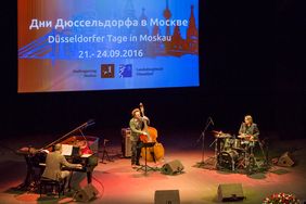 Das "Sebastian Gahler Trio" auf der Bühne
