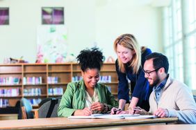Symbolfoto; Die neuen Semesterprogramme der Volkshochschule Düsseldorf für das erste Halbjahr 2019 liegen ab Dienstag, 18. Dezeber, kostenfrei in der VHS-Zentrale am Hauptbahnhof aus. Foto: iStock