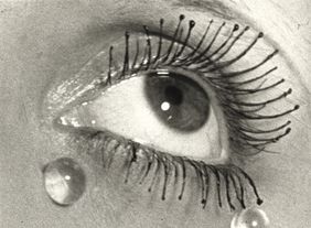 Man Ray (1890 – 1976), Les Larmes, 1933 (Abzug 1990 von Pierre Gassmann), Silbergelatineabzug, 20,8 x 28,9, Kunstpalast, Düsseldorf; Foto: Man Ray Trust, Paris; VG Bild-Kunst, Bonn 2018