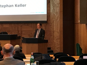 Der Behindertenrat kam am Montag, 14. Dezember, im Plenarsaal des Rathauses zu seiner konstituierenden Sitzung zusammen. Oberbürgermeister Dr. Stephan Keller richtete ein Grußwort an die neuen Mitglieder. Foto: Amt für Kommunikation
