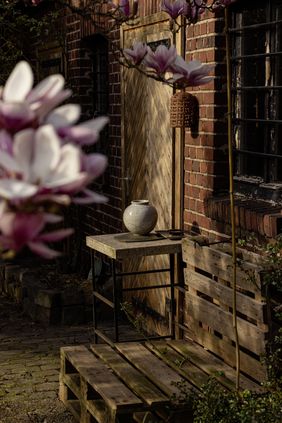 Blick in den Garten der Keramischen Werkstatt Margaretenhöhe, Foto: Gstettenbauer