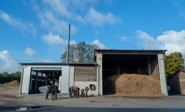 Die bisherige Biomasseanlage am zentralen Betriebshof des Garten-, Friedhofs- und Forstamtes ist durch eine neue, noch umweltfreundlichere Anlage ersetzt worden. Foto: Uwe Schaffmeister