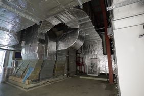 An der Dieter-Forte-Gesamtschule in Eller wird mit der Lüftungs- und Gebäudetechnik das Innenleben der Schule auf den neuesten Stand gebracht; Foto: David Young