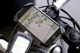 Abbildung eines Smartphones mit der App traffic pilot