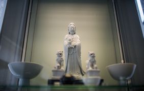 Das Hetjens - Deutsches Keramikmuseum zeigt ab Donnerstag, 20. September, in der Ausstellung "Alle Farben Chinas!" ein Potpourri aus Glasurtypen und mehrfarbigen Dekorschemen aus über 1.000 Jahren chinesischer Keramikgeschichte; Foto: Lars Heidrich