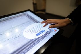 In einem zentralen Raum werden die Arbeitsweise sowie aktuelle Recherchen der Düsseldorfer Forschung im Zusammenhang mit der Galerie von Julius und Max Stern vorgestellt. Dort ist auch eine vom LVR geförderte Medienstation zu finden
