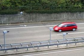 Das Archivbild zeigt die Blitzer an der Autobahn 44. Archivfoto: Jenoptik