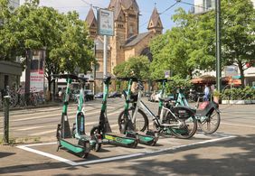 Die 300. Sharingstation ist jetzt an der Blücherstraße in Pempelfort in Betrieb gegangen. Die Sharingstationen werden im Auftrag der Stadt von der Connected Mobility Düsseldorf errichtet. Foto: Connected Mobility Düsseldorf