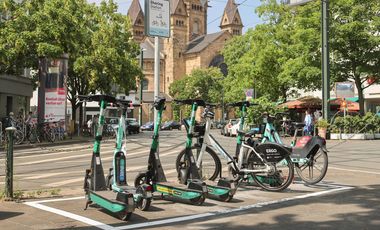 Die 300. Sharingstation ist jetzt an der Blücherstraße in Pempelfort in Betrieb gegangen. Die Sharingstationen werden im Auftrag der Stadt von der Connected Mobility Düsseldorf errichtet. Foto: Connected Mobility Düsseldorf