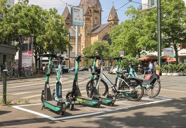 Die 300. Sharingstation ist jetzt an der Blücherstraße in Pempelfort in Betrieb gegangen. Die Sharingstationen werden im Auftrag der Stadt von der Connected Mobility Düsseldorf errichtet. Foto: Connected Mobility Düsseldorf
