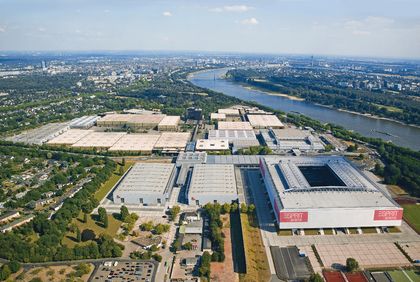 Messe Düsseldorf. 1971 entsteht im Norden der Stadt ein neues Messegelände. Es erweitert sich bis heute auf 305.000 Quadratmeter.