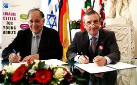 OB Geisel und OB Yahav bei der Unterzeichnung des MoU