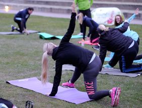 Turnerinnen und Turner bei "Sport im Park"