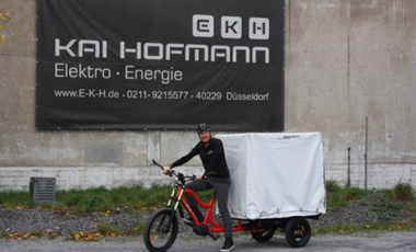 Geschäftsführer Kai Hofmann bei Test eines Lastenrads der Firma Braunflaig © Copyright Kai Hofmann