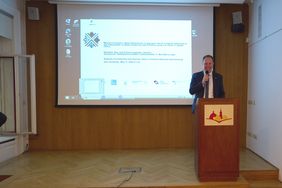 OB Dr. Keller begrüßte die Gäste des Workshops für Bau- und Erinnerungskultur im Zentrum für Urbane Geschichte Ost- und Mitteleuropas. Foto: LHD