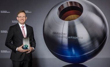 Dr. Christian Schwarz, Geschäftsführer von Numaferm, nahm den Next Economy Award entgegen | © Jochen Rolfes
