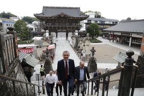 Mit einem Besuch des Shinshoji-Tempel in der Präfektur Chiba startete die Japan-Reise der Düsseldorfer Delegation. Fotos: Hans Sautter