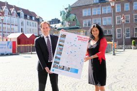 Verkehrsdezernentin Cornelia Zuschke und Florian Reeh, Leiter des Amtes für Verkehrsmanagement, stellten im Rathaus die Sommerbaustellen 2020 vor; Foto: Gstettenbauer
