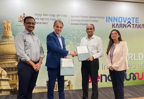 v.l.:  Dr N. Shivashankara, Government of Karnataka, Generalkonsul Achim Burkart, Dr E.V. Ramana Reddy, Government of Karnataka, Ambika Banotra, Chief Representative India, NRW.Global Business. Foto: Government of Karnataka