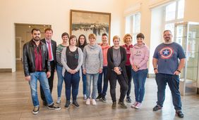 Die Outreach-Delegation des Düssel-Cups mit Stadtdirektor Burkhardt Hintzsche im Jan-Wellem-Saal