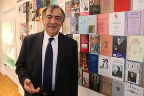 Prof. Dr. Leoluca Orlando im Rahmen der Pressekonferenz im Heinrich-Heine-Institut