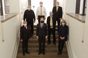 Oberbürgermeister Dr. Stephan Keller hatte Vertreter des Comitee Düsseldorfer Carneval, der Interessengemeinschaft Düsseldorfer Schützenvereine und direkt betroffene Schützenvereine zu einem Gipfeltreffen ins Rathaus geladen; Fotos: Young