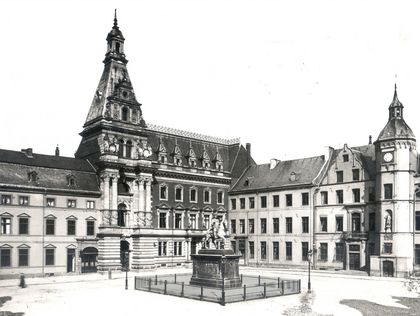 Foto des Düsseldorfer Rathauses im Jahr 1889