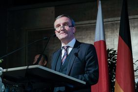 Oberbürgermeister Thomas Geisel begrüßte die Gäste - zum Teil auf Japanisch - beim Neujahrsempfang für die japanische Wirtschaft am Dienstag, 7. Januar. Foto: Michael Gstettenbauer