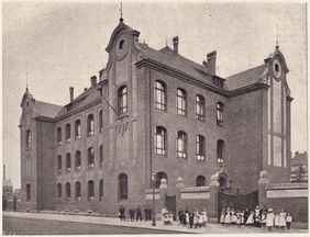 Volksschule an der Lennéstraße im Jahr 1899; Foto: Stadtarchiv