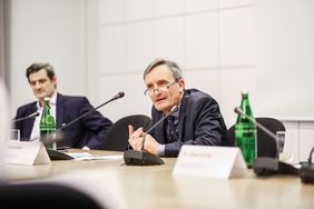 OB Thomas Geisel (r.) und Ordnungsdezernent Christian Zaum erläuterten das Stufenkonzept bei einem Pressegespräch im Rathaus. Fotos: Zanin