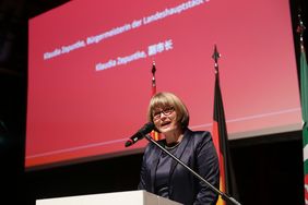 Bürgermeisterin Klaudia Zepuntke sprach ein Grußwort beim Neujahrsempfang für die chinesische Wirtschaft am Mittwoch, 15. Januar. Foto: Ingo Lammert