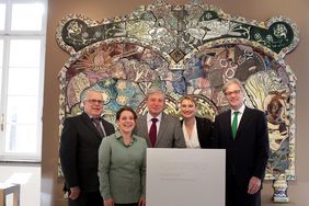 Boris Nichepurenko (Museum Kolomenskoje), Janine Ruffing (Hetjens), Sergey Khudyakov (Museum Kolomenskoje), Dr. Daniela Antonin (Hetjens) und Kulturdezernent Hans-Georg Lohe (v.l.)