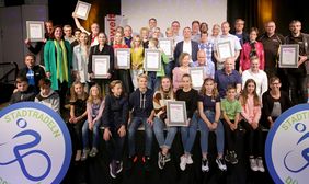 Oberbürgermeister Thomas Geisel zeichnete im Zakk die Sieger des Stadtradelns 2019 aus © Landeshauptstadt Düsseldorf/Ingo Lammert 