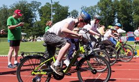 Sprint beim Kinderradwettbewerb 