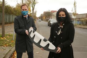 Bild von der Verkehrsdezernentin Cornelia Zuschke und dem Leiter des Amtes für Verkehrsmanagement, Florian Reeh.