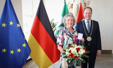 Dr. Anne-José Paulsen ist am Mittwoch, 28. August 2024, das Verdienstkreuz am Bande des Verdienstordens der Bundesrepublik Deutschland verliehen worden. Oberbürgermeister Dr. Stephan Keller hat die Auszeichnung im Rahmen eines Empfangs im Rathaus der Landeshauptstadt Düsseldorf überreicht. Fotos: Zanin