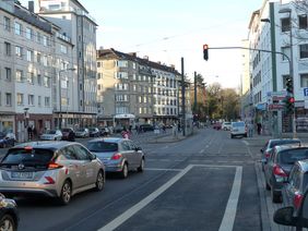 Bild vom endenden RAdweg auf der Kölnerstraße unmittelbar vor der Einfahrt Gerresheimer Straße