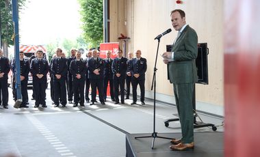 Oberbürgermeister Dr. Stephan Keller würdigte in seiner Begrüßung die enorme Bedeutung des ehrenamtlichen Engagements der Freiwilligen Feuerwehrleute. Foto: Melanie Zanin