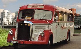 Oldtimer-Shuttlebus der Aktion Kunstpunkte