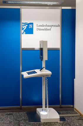 Das Terminal SST: Der Anwender erfasst dort selbst sein Foto, seine Unterschrift und seine Fingerabdrücke.