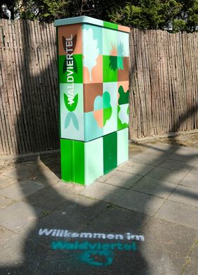 Die Farbwahl orientiert sich an einem Gestaltungsratgeber, den die Studierenden für die einzelnen Viertel ausgearbeitet haben, so hier zum Beispiel vorwiegend Braun- und Grüntöne. Foto: Wilfried Meyer