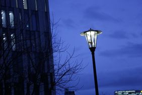 Erneuerte Gasleuchte im Hofgarten