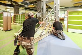 In der vergangenen Woche, Kalenderwoche 31, wurden die ersten Teile der Rheinbrücke in der Kinderbibliothek aufgebaut; Foto: Melanie Zanin
