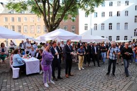 Anpfiff im Rathaus-Innenhof: Um aus der UEFA EURO 2024 ein echtes Düsseldorfer Fußballfest zu machen, startet Oberbürgermeister Dr. Stephan Keller im zweiten Halbjahr 2022 eine breit angelegte Beteiligungsinitiative; Fotos: Beele 