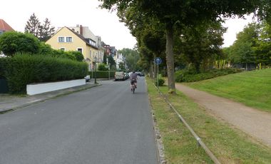 Auf der Gutenbergstraße wird ein 150 Meter langer, sanierungsbedürftiger Fahrbahnabschnitt im Vollausbau erneuert. Dort entsteht eine Fahrradstraße. © Amt für Verkehrsmanagement