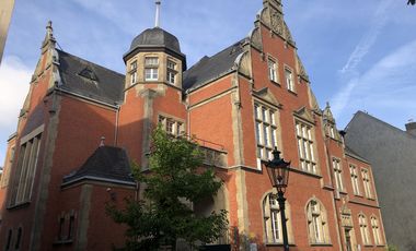 Anlässlich des 125-Jährigen Bestehens des Rathauses Eller stellt das Institut für Denkmalschutz und Denkmalpflege das Backsteingebäude als Denkmal des Monats September 2026 vor. Foto: Institut für Denkmalschutz und Denkmalpflege
