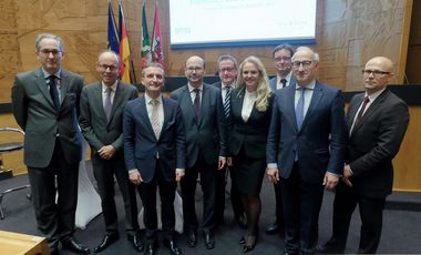 Podiumsdiskussion im Rathaus zum Thema "Frankreich und Deutschland – Partner in Europa im Wahljahr 2017"; Foto: Gstettenbauer