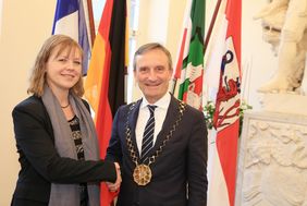 Oberbürgermeister Thomas Geisel begrüßt die neue Generalkonsulin der Französischen Republik, Dr. Olivia Berkeley-Christmann. Foto: Ingo Lammert