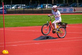 150 Kinder waren wieder zum Petit Départ im Sportpark Niederheid angemeldet, um sich in Ausdauer, Schnelligkeit und Geschicklichkeit zu messen.