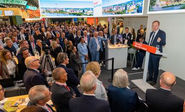 OB Dr. Keller bei seiner Präsentation auf der Expo Real im Jahr 2025. Foto: LHD/Robert Gongoll